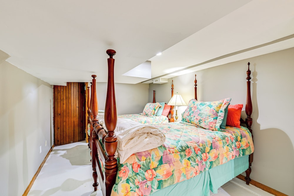 Walk to UK Campus: Charming Home w/ Patio!