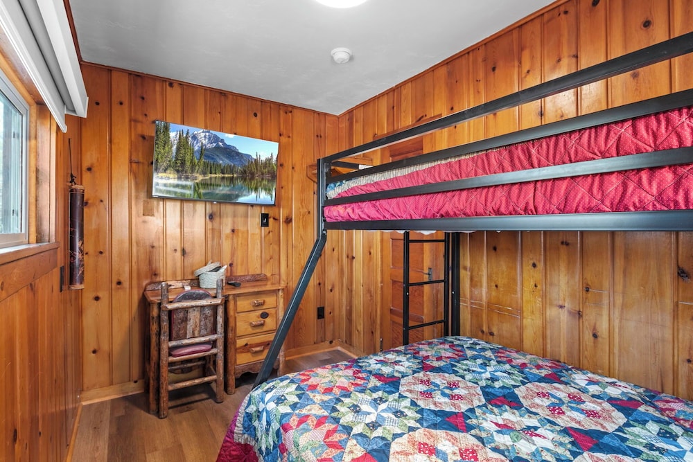 Timber Lodge Cabin 14