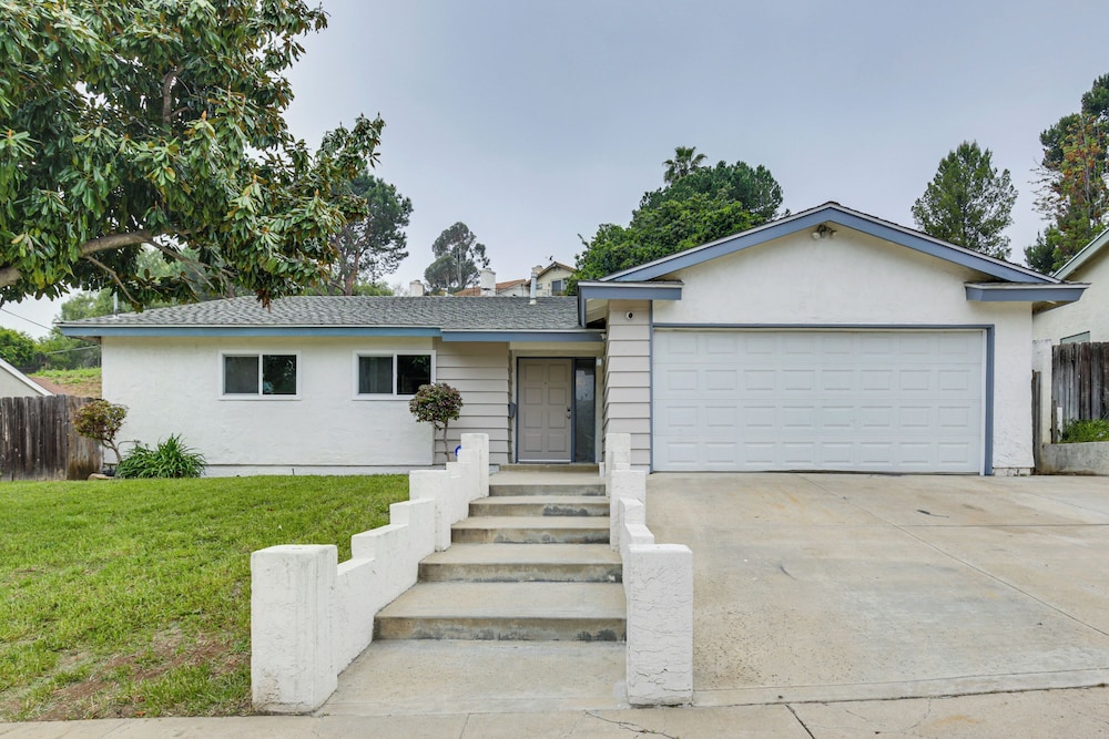 Fireplace, Hot Tub, Patio & Bbq: San Diego Home