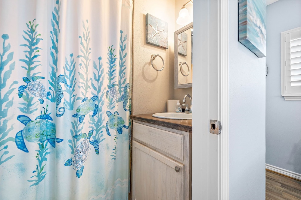 Purple Pelican Paradise by Ryson Vacation Rentals
