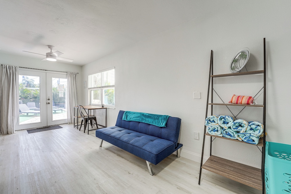 4 Mi to Beach! Furnished Outdoor Oasis in Seminole