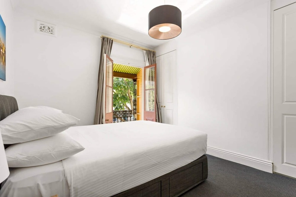 Traditional 2-bed Terrace House in Millers Point