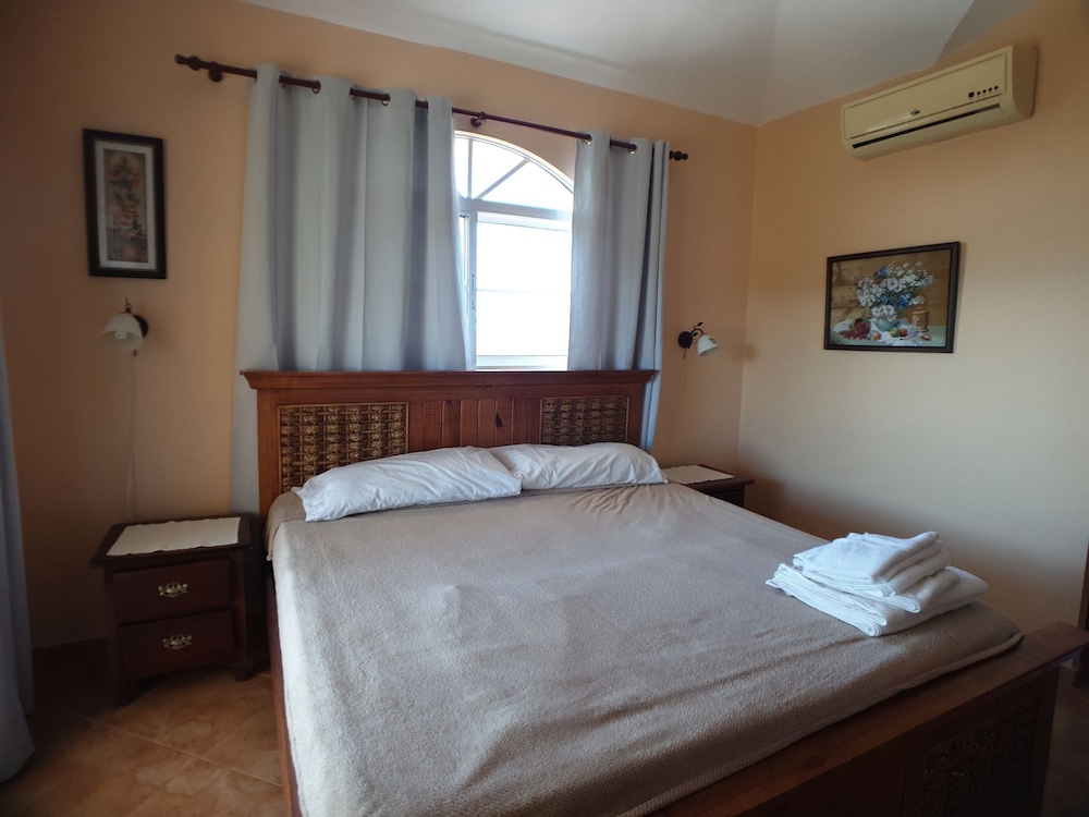Great Privacy 3 Bedroom Villa Near the Beach view 5