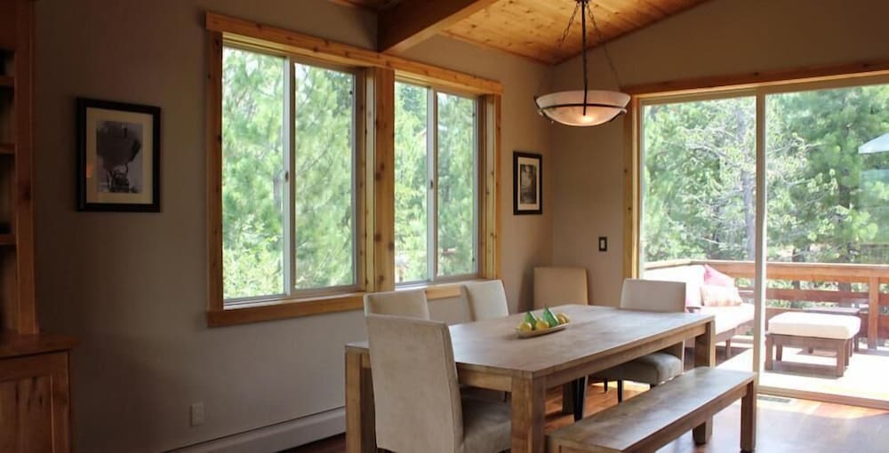 Pacula 4 Bedroom Holiday Home By Tahoe Truckee