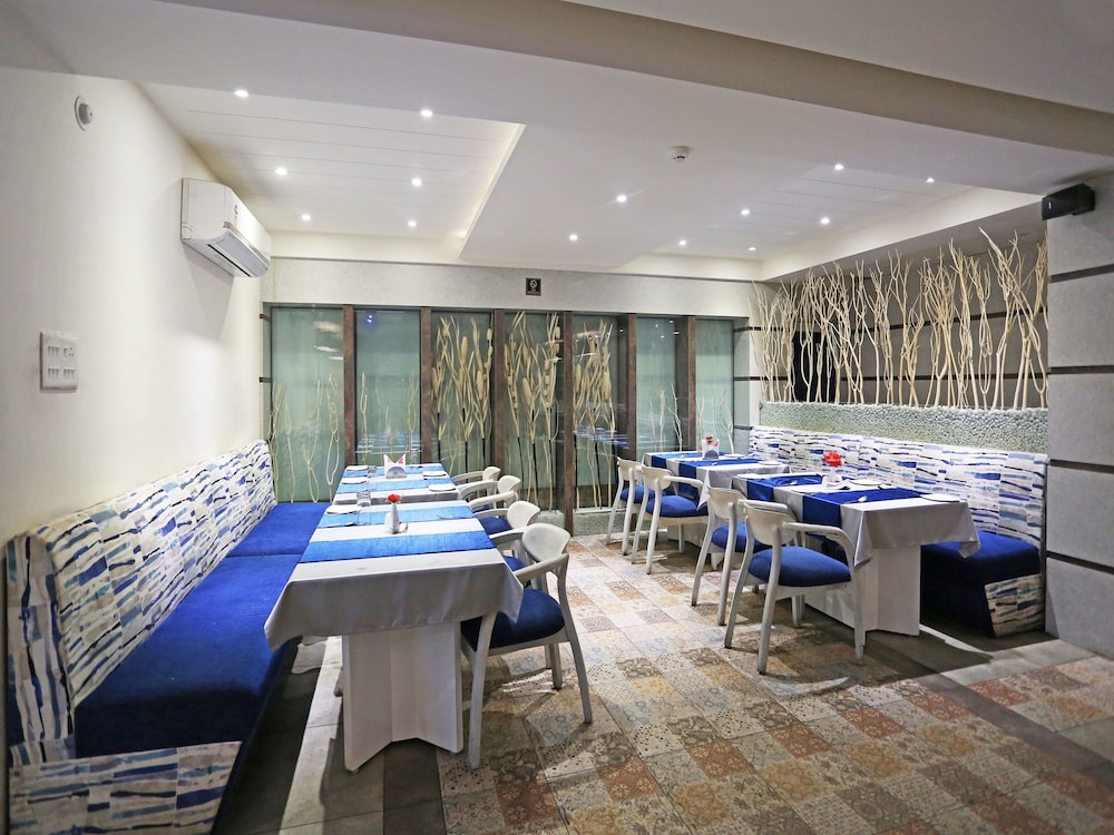 Capital O 5758 Hotel Square 36