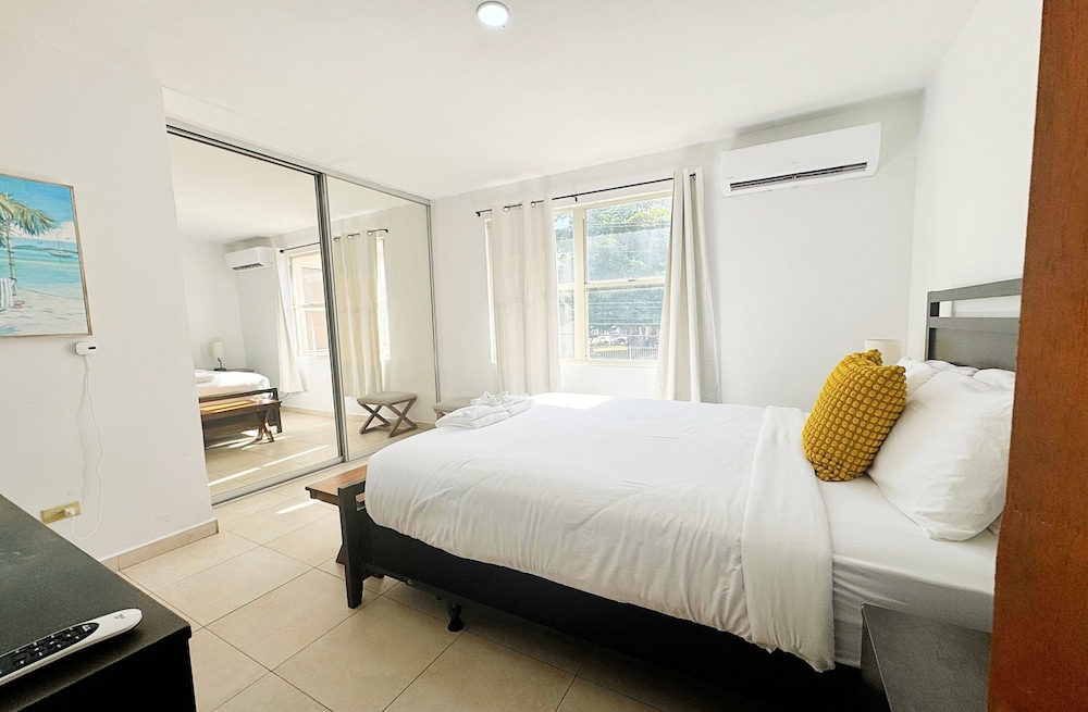 Vacation Getaway in Ocean Park With Parking