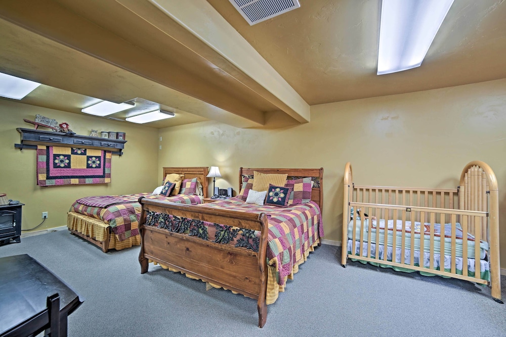 Rustic Cabin Near Palisade State Park w/ Deck!