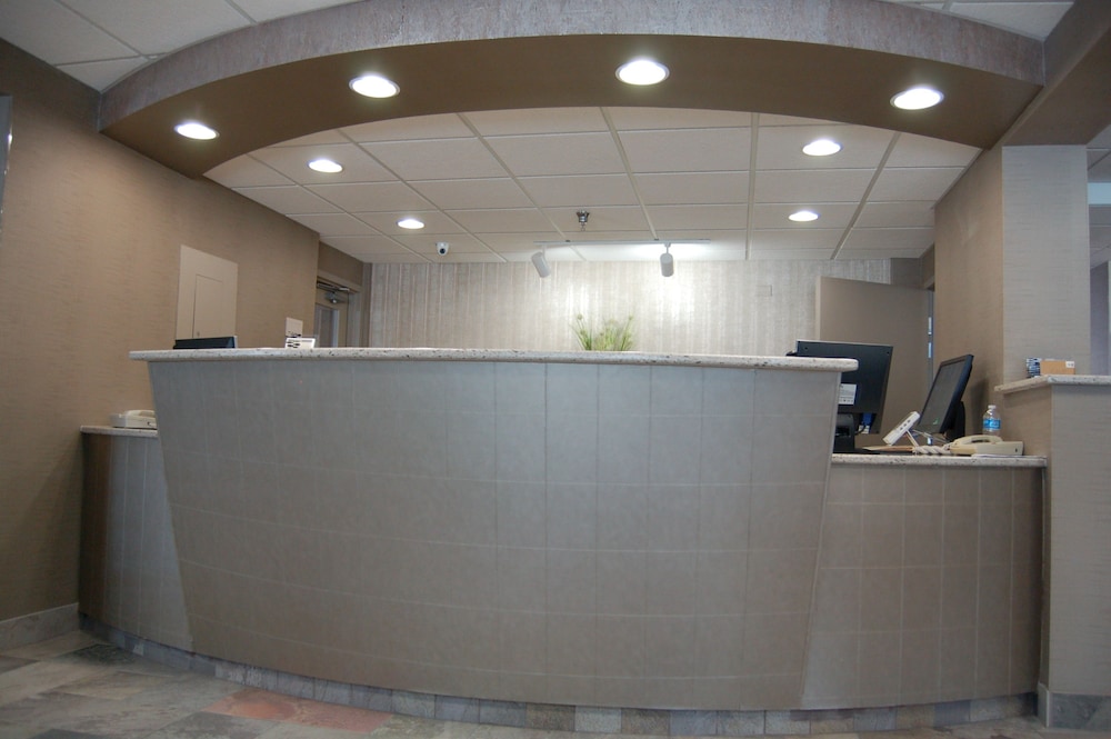 Brentwood Inn & Suites