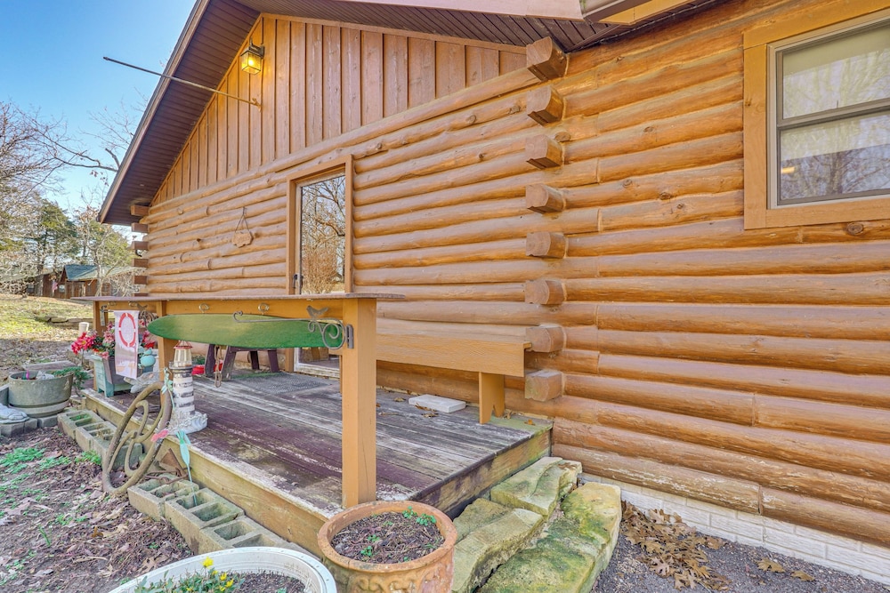 Table Rock Lake Cabin w/ Waterfront Views!