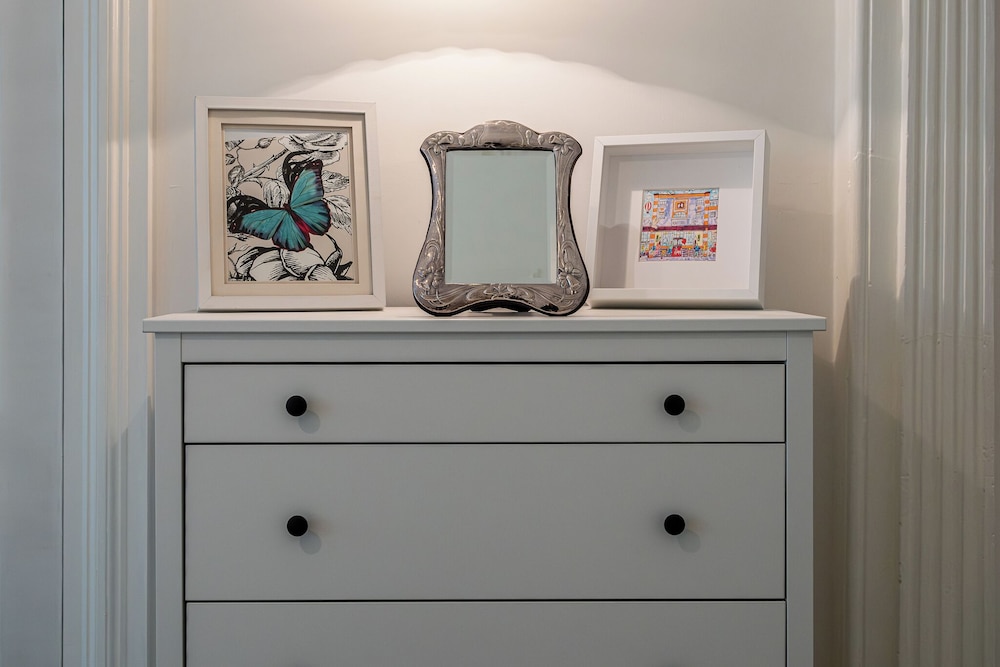 Garden Flat Apartment in Grosvenor Place