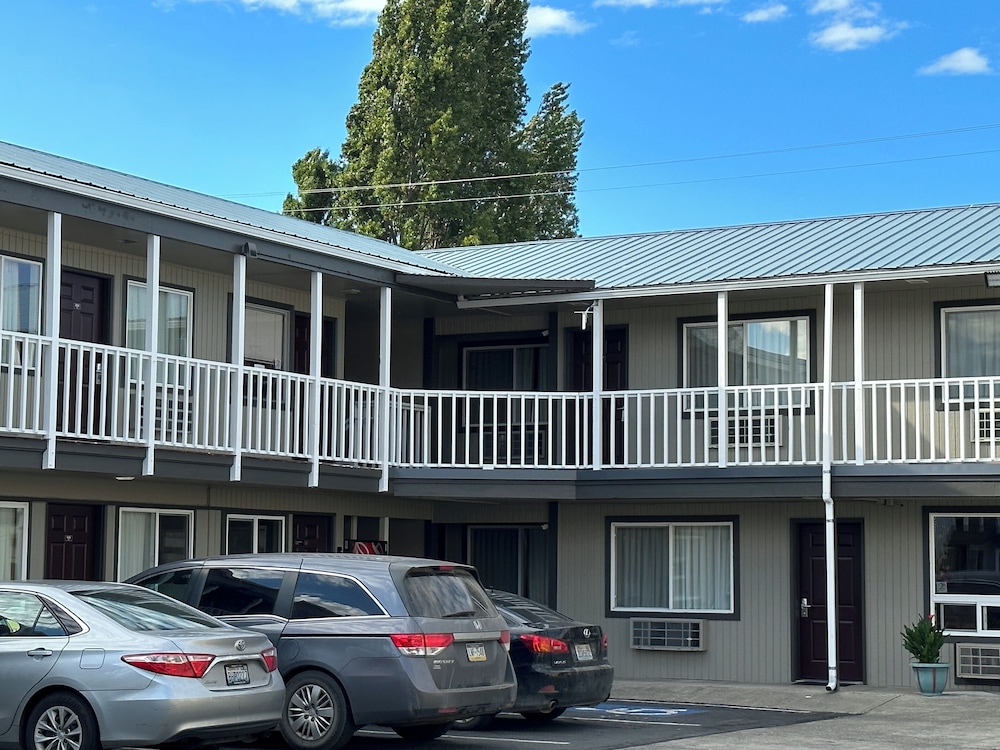 The Royal Victorian Motel