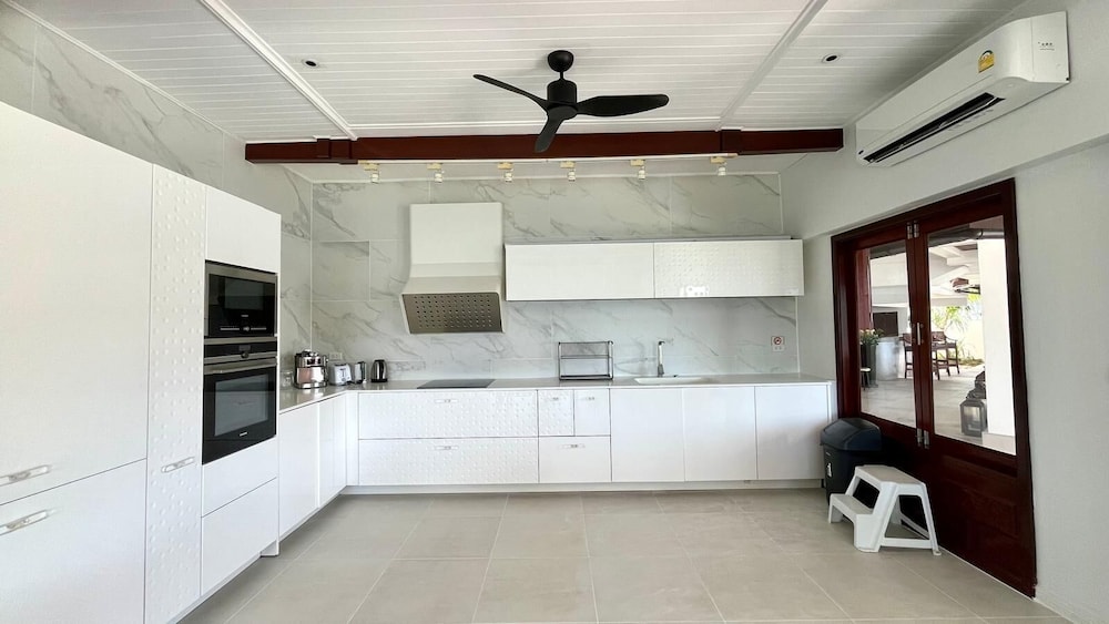 Luxury Seaview 6 Bedrooms With Infinity Pool Villa, Private Gym, Superfast Wifi