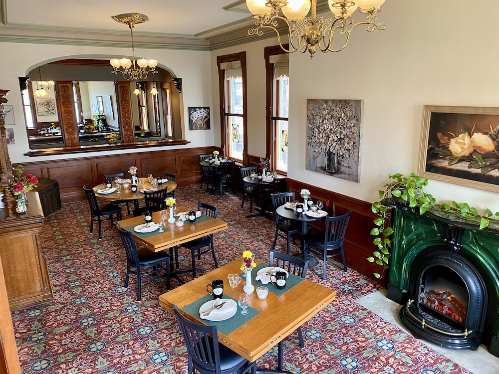 The Kalamazoo House Downtown Hotel & Suites