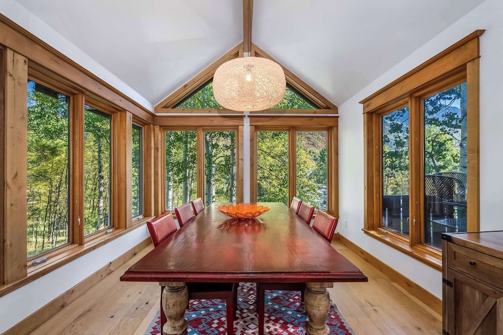 Evergreen Escape Home for 12