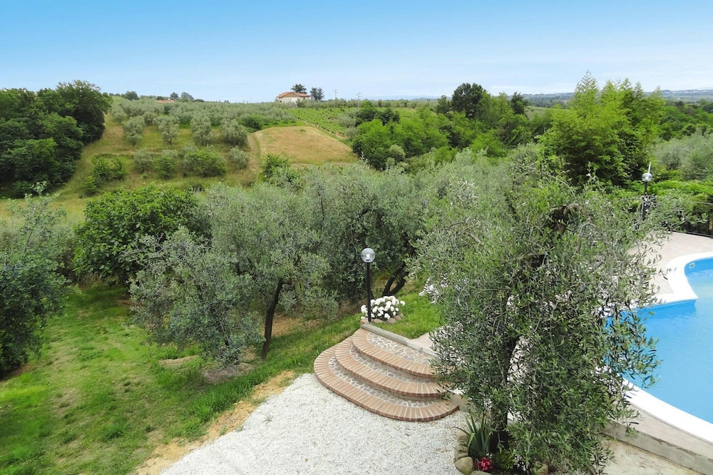Villa in Vinci With Private Pool & Vineyard Views