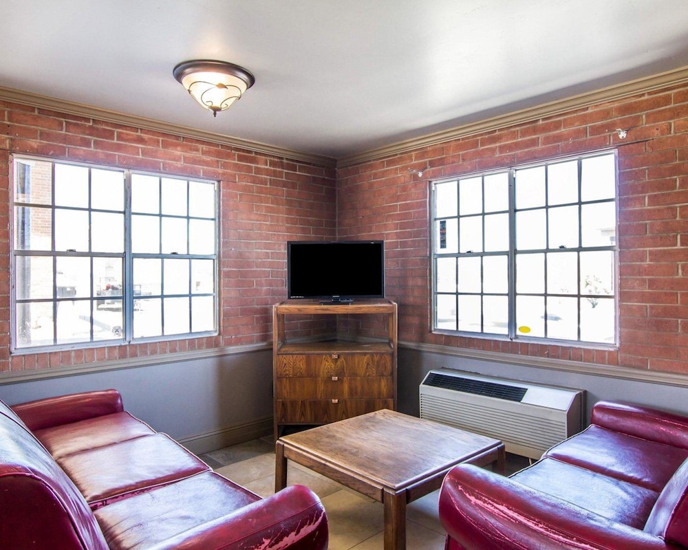 Prescott Vacations - Rodeway Inn Prescott - Property Image 2