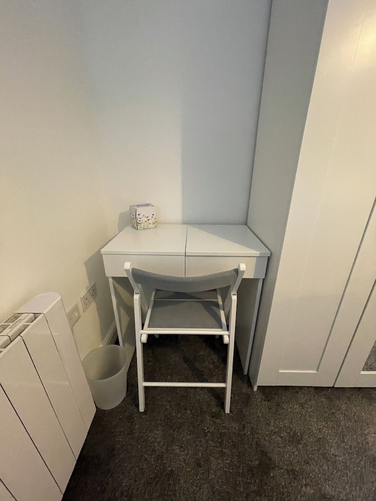 Cosy & Comfortable Apt with Parking view 4