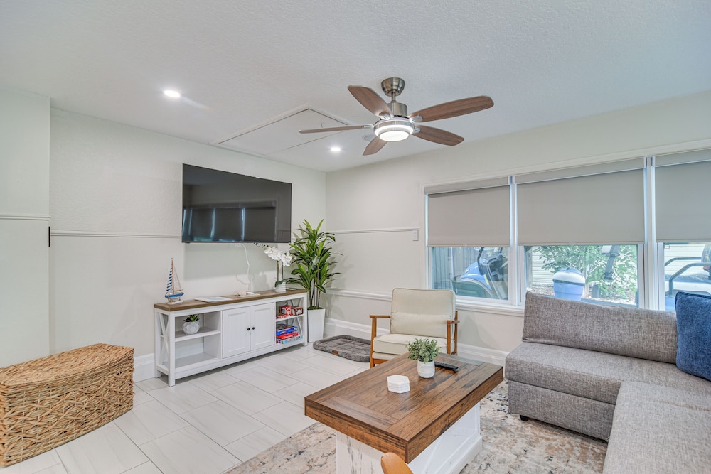 Walk to Beach: Treasure Island Gem w/ Golf Cart!