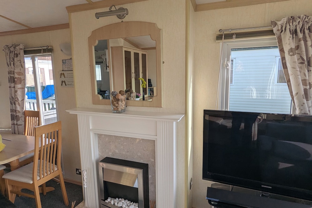 Beachcomber Cabin, Dog Friendly - Anderby Creek