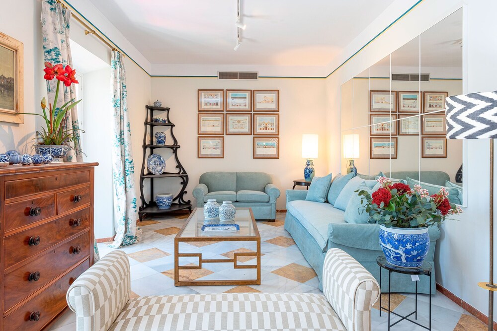 Traditional House With Private Terrace. Campamento
