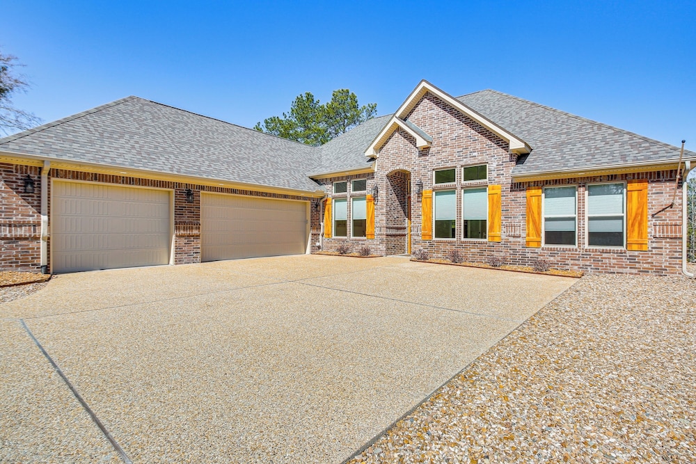 Luxe Golf Getaway in Hot Springs Village!