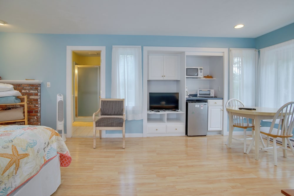 Ping-pong Table, Beach Access: North Falmouth Home view 4