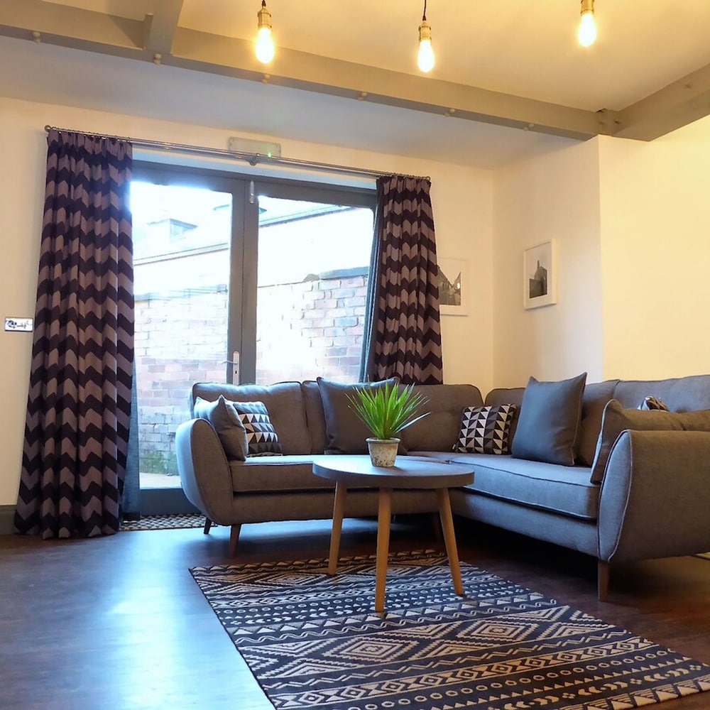 Coach House Stables in Leeds view 5
