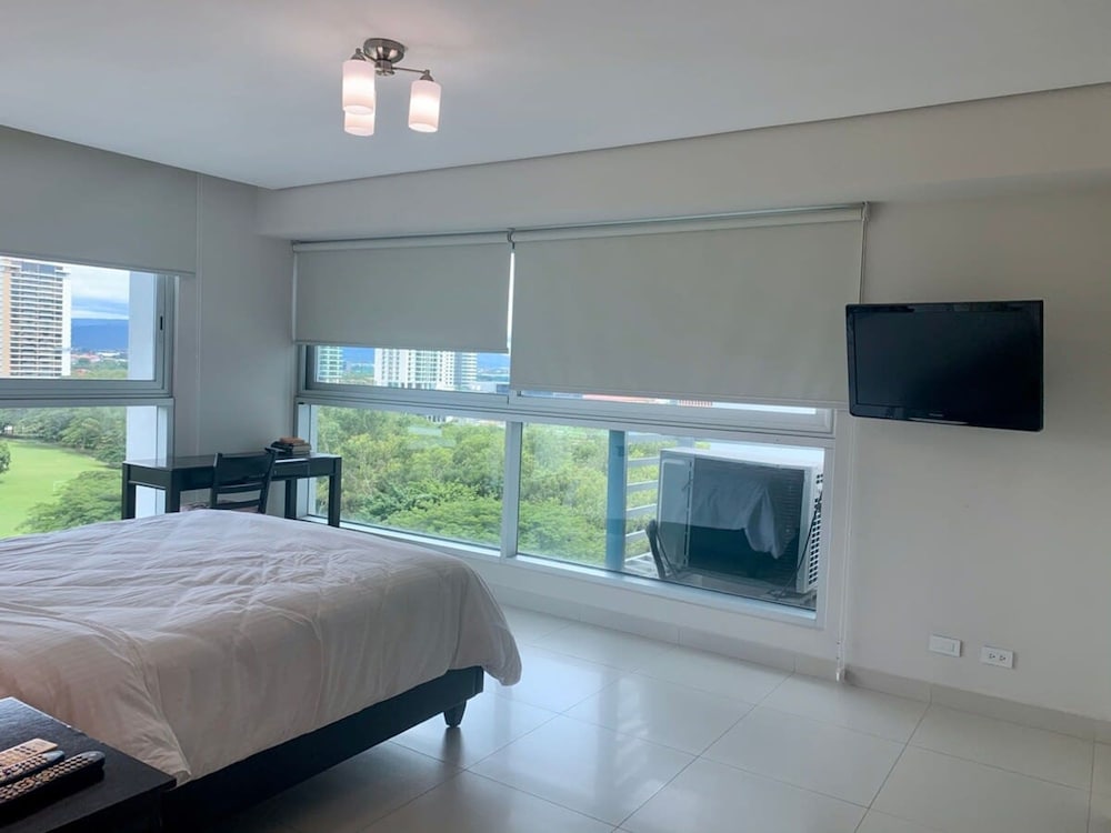 Blue Home I Spacious 1 Bed With Park View Parkside