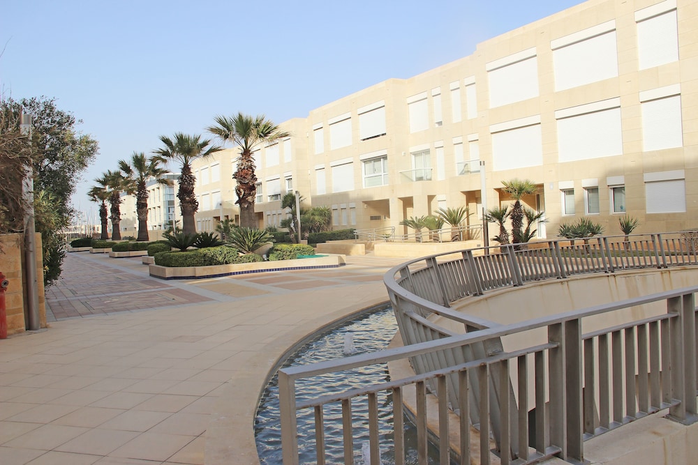 Calm Beach Haven Resort Herzliya Marina