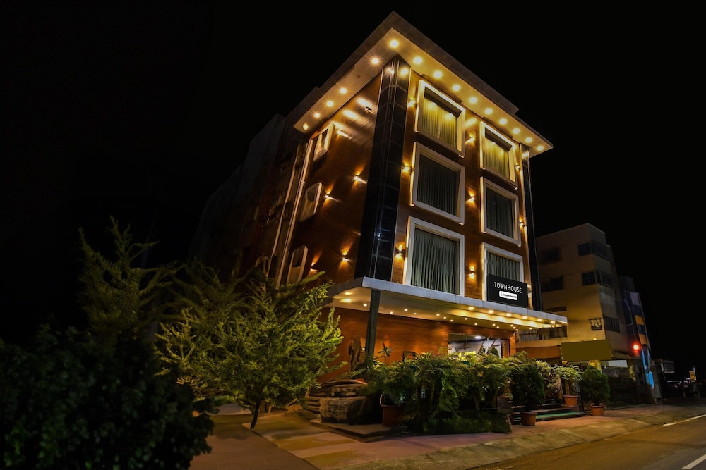 Premium Stays Near Marine Drive Puri
