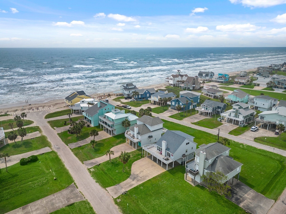 Crab Claw by Ryson Vacation Rentals