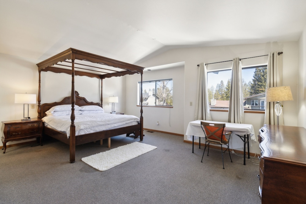 Tranquil Tahoe Retreat With Hot Tub 3 Bedroom Home by RedAwning