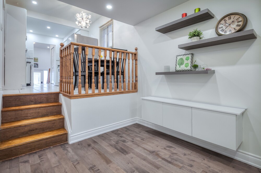 Spacious Breathtaking 4br Villa in the heart of Toronto - Image 2