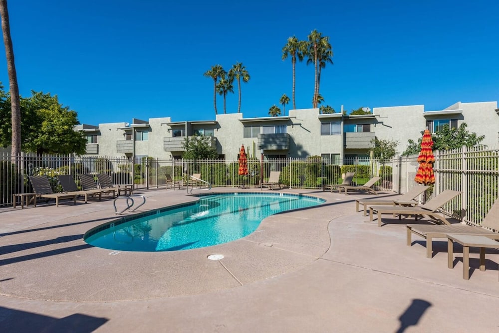 Luxe 2BR Townhouse 4 Heated Pools Walk 2 Old Town