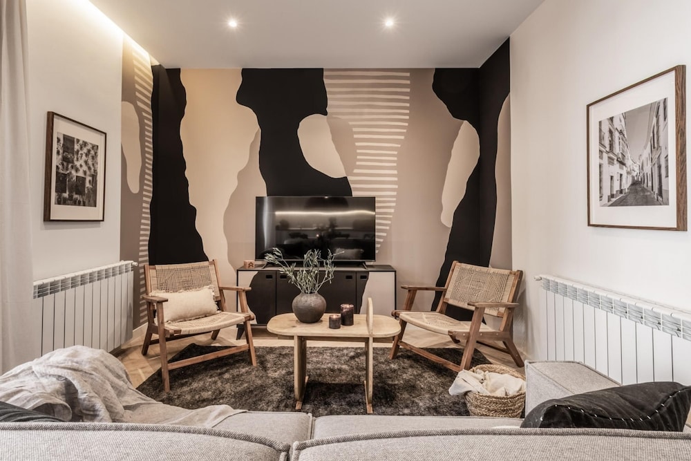 Baza - 3 Bedrooms and Office in Trafalgar