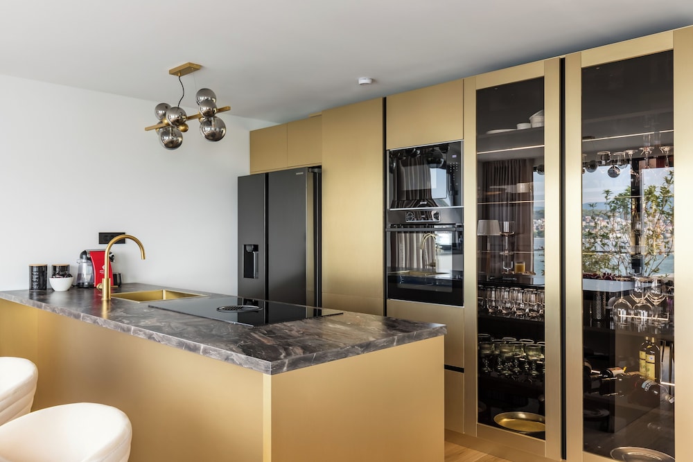Villa Palace Al Nera Luxurius at sea With 2 Swimming Pools Saunas