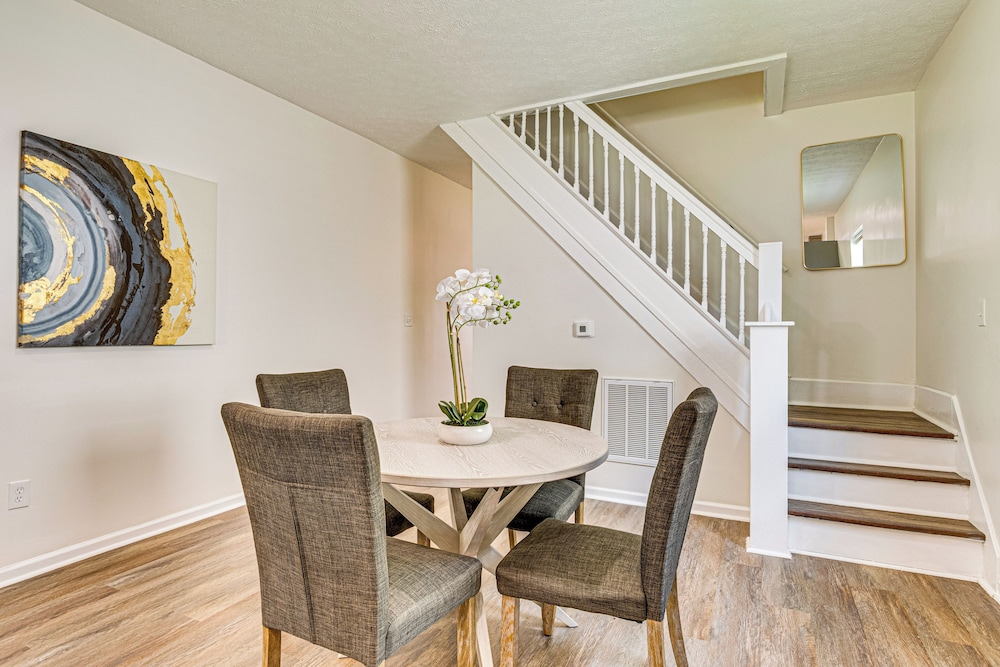 2 Mi to Mass Ave: Indianapolis Townhome Near Parks