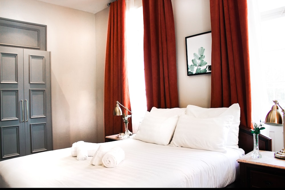 Modern Ben gurion Apt By Ahlan Hospitality view 2