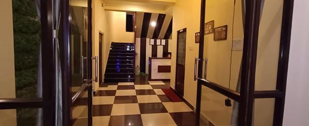 Lobby & Reception