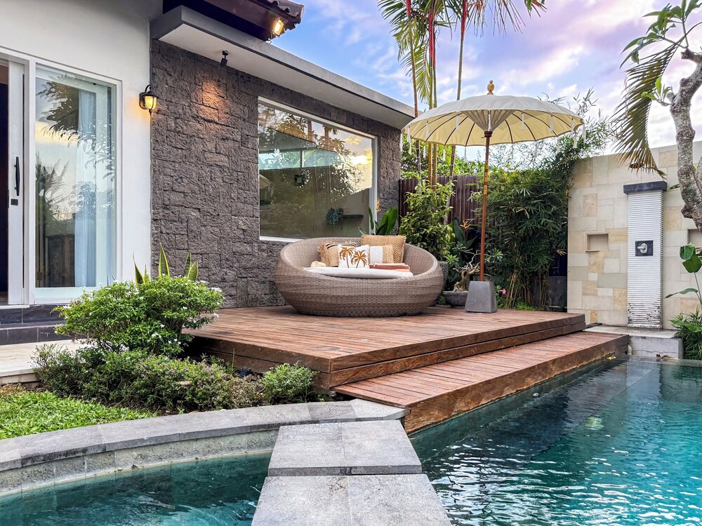 Villa St Calyx by DVH Luxe Retreats 3BR