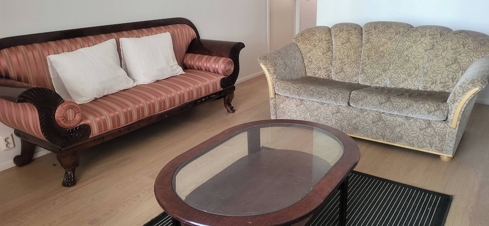 Cozy 2 Bedroom Apartment in Central Espoo, Close to Matinkylä Metro Station