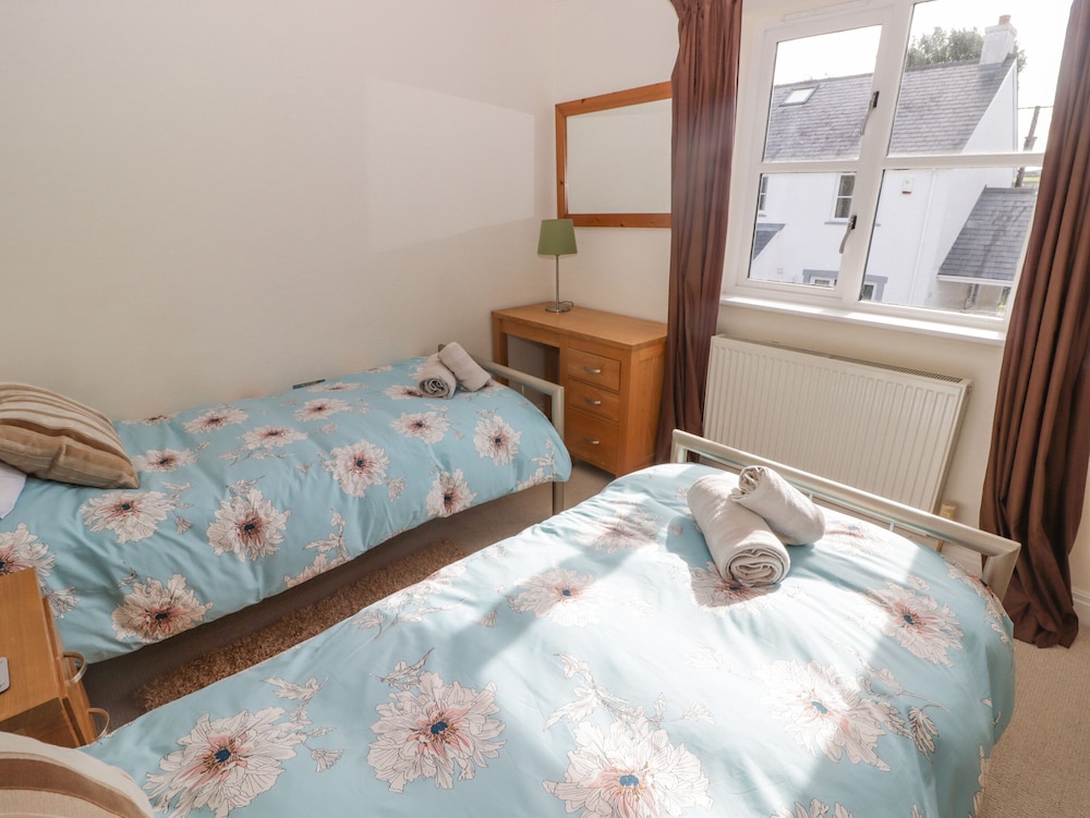 3 Strawberry Close