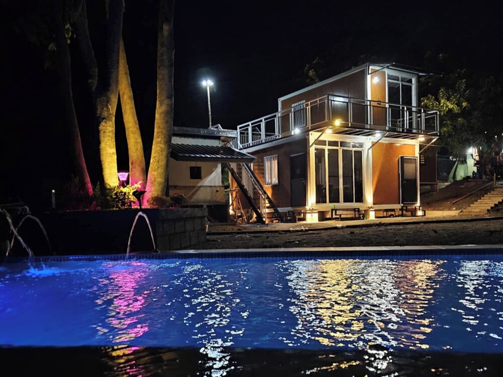 Tres Marias Farmhouse with Pool