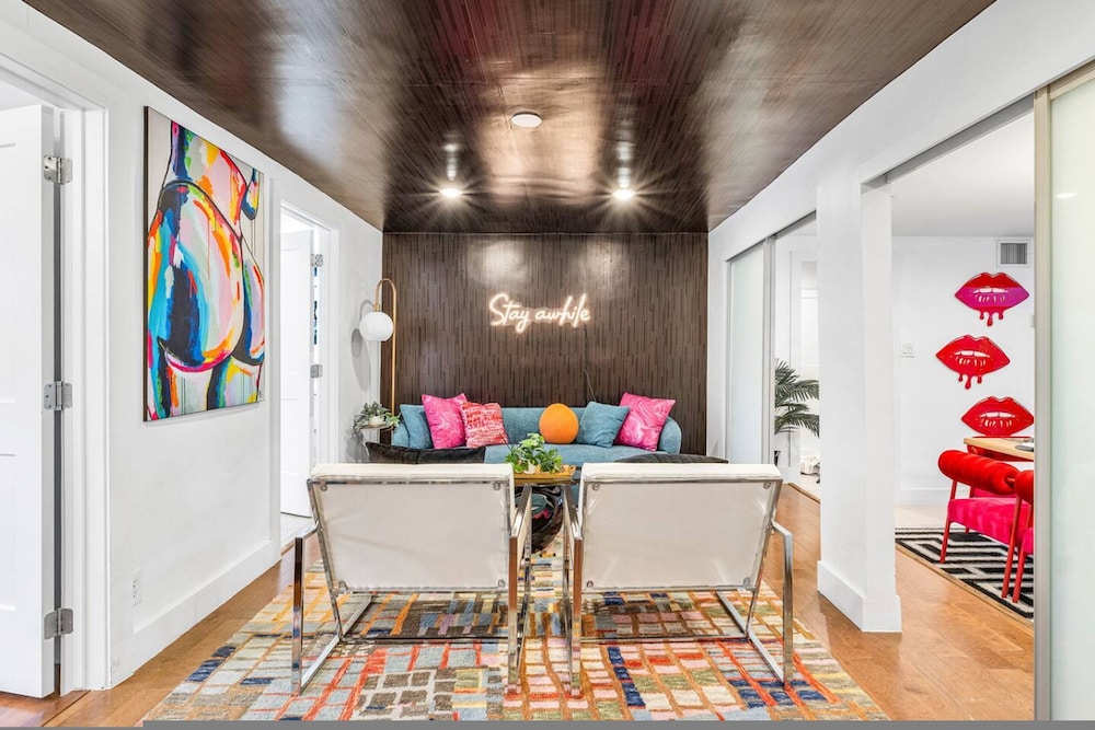 Luxe 5BR 4BA Heated Pool 10 Min to Beach BBQ