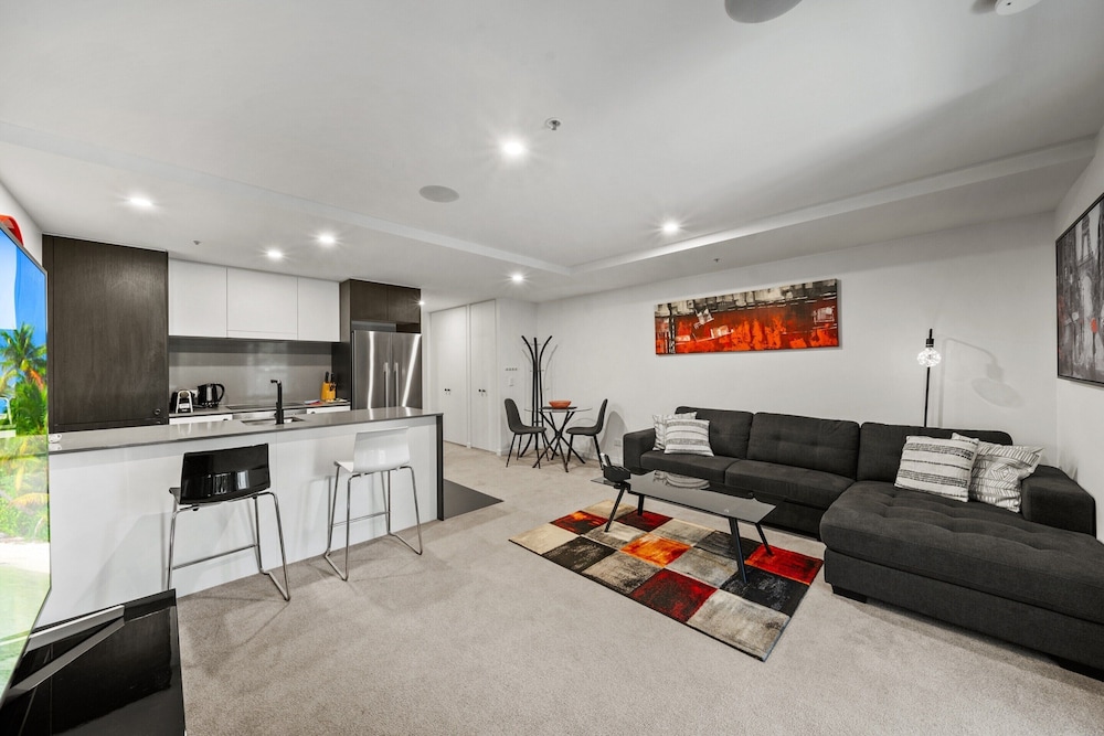 Central 1-bed Apartment With Pool