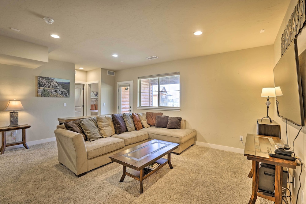 Deluxe Granby Ranch Hillside Home: Private Hot Tub