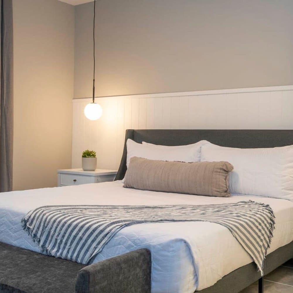6152 Fantastic Spacious Home for Your Family
