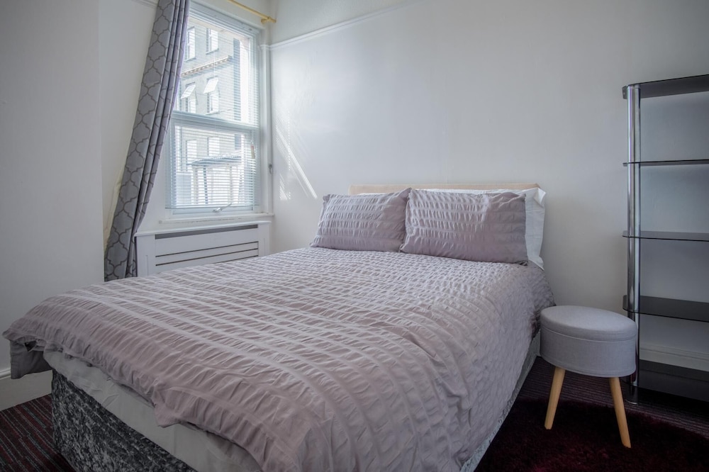 Skyfall - 2 Bedroom Apartment - Milford Haven