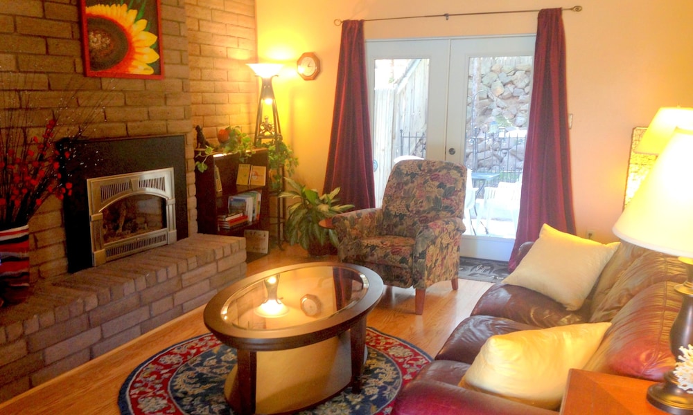 Santa Fe Vacations - Los Alamos Flats - Property Image 1