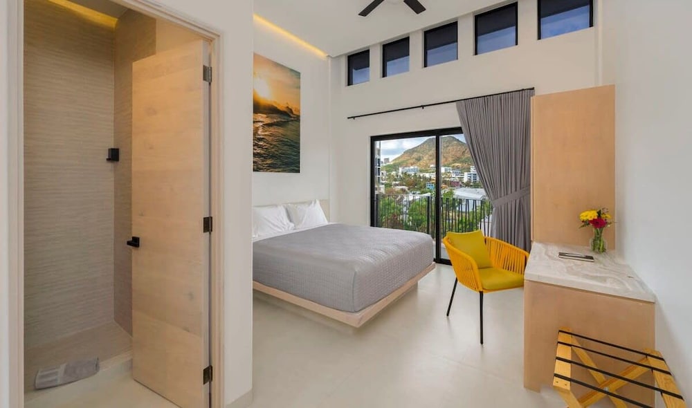 New 1BR Condo in Marina - Rooftop Pool - King Bed